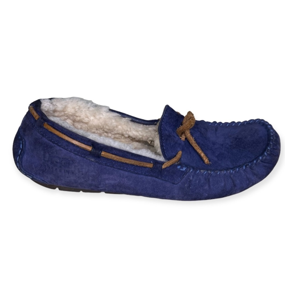 UGG Women’s Dakota Moccasin Size 9 Peacoat Fuzzy Warm Comfy